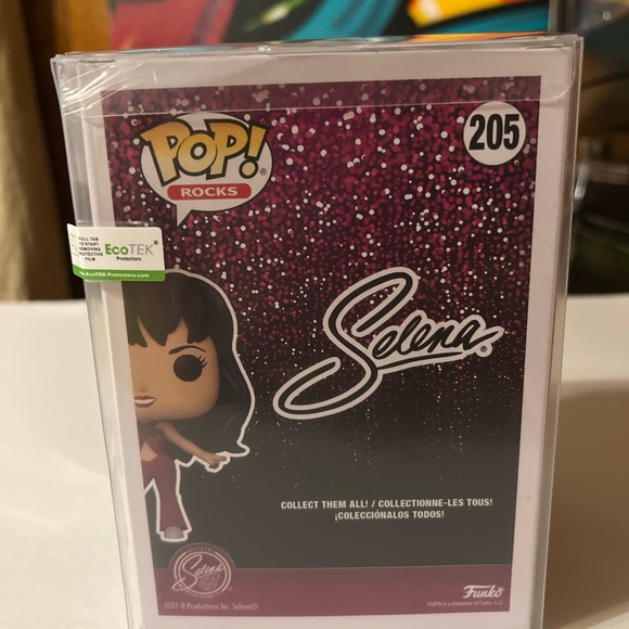 Selena Funko Pop! #205 Selena Burgundy Diamond Glitter w/ extra protective case - Picture 2 of 10